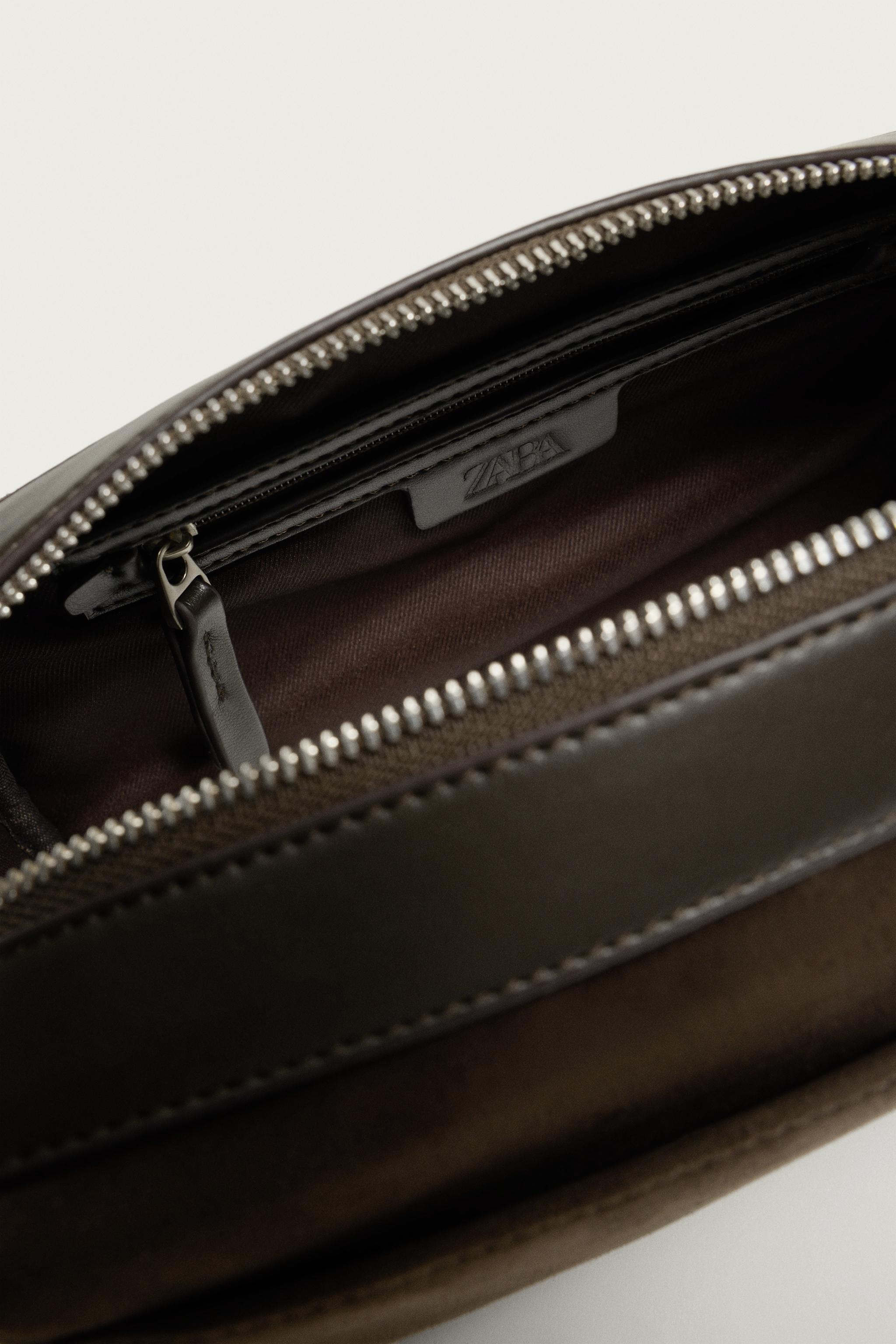 CONTRASTING TOILETRY BAG
